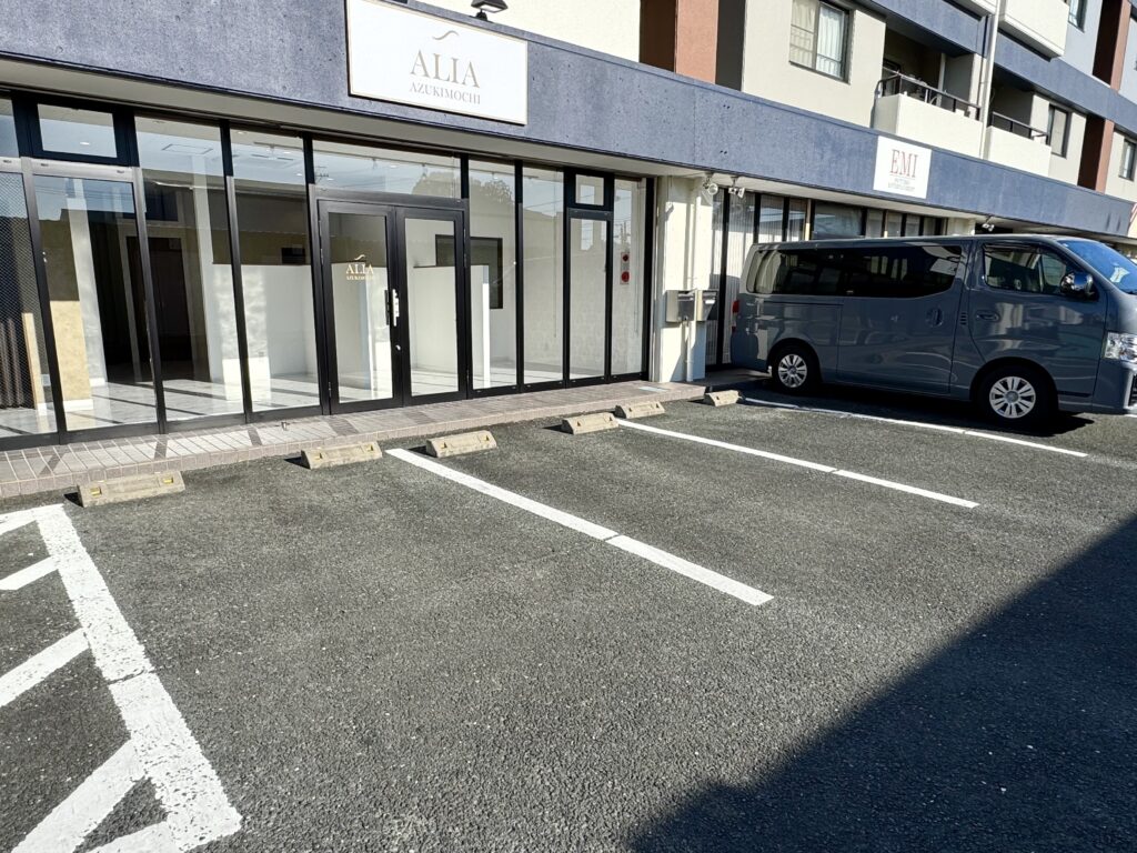 駐車場案内 | ALIA(アリア)小豆餅店 Life with hairstyles "体験"を豊かに彩る美容室 - 全席半個室×マンツーマン施術 浜松市中央区小豆餅 アイラッシュ(待マツク・まつパー)・ネイルも展開