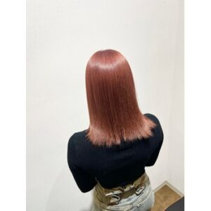 ワンブリーチでつくる透明感ピンクベージュ【横井】 | ALIA（アリア）小豆餅店 Life with hairstyles "体験"を豊かに彩る美容室 - 全席半個室×マンツーマン施術 浜松市中央区小豆餅 アイラッシュ（待マツク・まつパー）・ネイルも展開