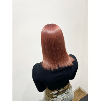 ワンブリーチでつくる透明感ピンクベージュ【横井】 | ALIA（アリア）小豆餅店 Life with hairstyles "体験"を豊かに彩る美容室 - 全席半個室×マンツーマン施術 浜松市中央区小豆餅 アイラッシュ（待マツク・まつパー）・ネイルも展開