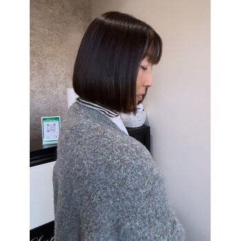 美シルエットボブ【加藤】 | ALIA（アリア）小豆餅店 Life with hairstyles "体験"を豊かに彩る美容室 - 全席半個室×マンツーマン施術 浜松市中央区小豆餅 アイラッシュ（待マツク・まつパー）・ネイルも展開