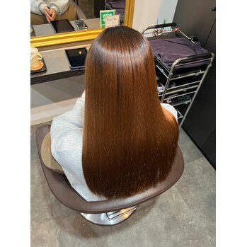 梅雨前に縮毛矯正でまとまりのある艶髪【横井】 | ALIA（アリア）小豆餅店 Life with hairstyles "体験"を豊かに彩る美容室 - 全席半個室×マンツーマン施術 浜松市中央区小豆餅 アイラッシュ（待マツク・まつパー）・ネイルも展開