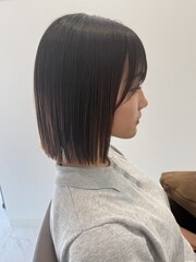 肩上切りっぱなしボブ【加藤】 | ALIA（アリア）小豆餅店 Life with hairstyles "体験"を豊かに彩る美容室 - 全席半個室×マンツーマン施術 浜松市中央区小豆餅 アイブロウ / アイラッシュ（待マツク・まつパー）・ネイルも展開