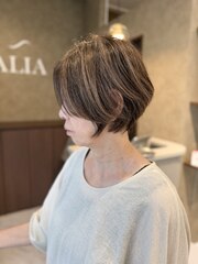 大人ショート【加藤】 | ALIA（アリア）小豆餅店 Life with hairstyles "体験"を豊かに彩る美容室 - 全席半個室×マンツーマン施術 浜松市中央区小豆餅 アイブロウ / アイラッシュ（待マツク・まつパー）・ネイルも展開