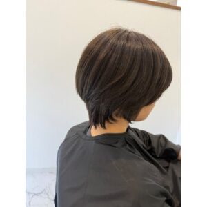 大人ショート | ALIA（アリア）小豆餅店 Life with hairstyles "体験"を豊かに彩る美容室 - 全席半個室×マンツーマン施術 浜松市中央区小豆餅 アイラッシュ（待マツク・まつパー）・ネイルも展開